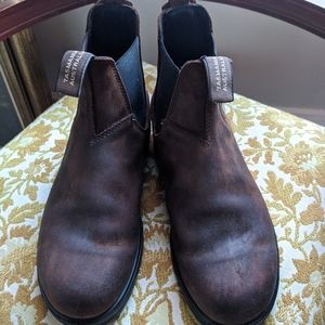 Blundstone boots Men's 9, women's 11